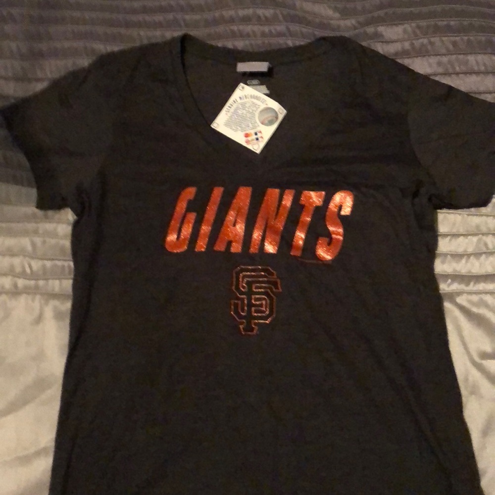 New women’s Giants t shirt